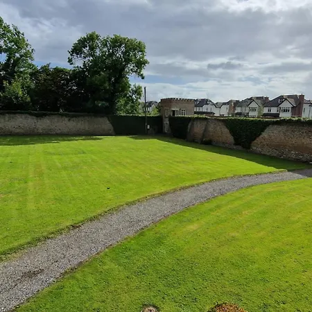 Tranquil 18th Century With Tennis Court * Malahide