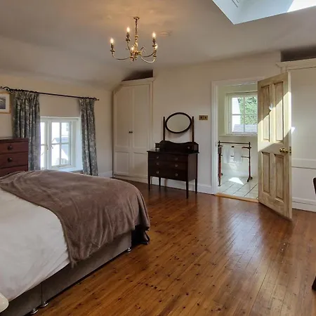 Tranquil 18th Century With Tennis Court Ferienhaus