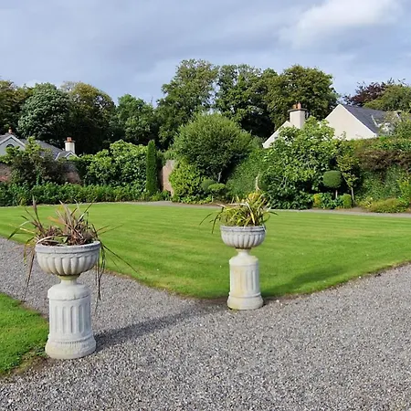 Tranquil 18th Century With Tennis Court *